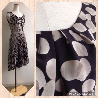 ビーシービージーマックスアズリア(BCBGMAXAZRIA)の美品♪総柄ドットアシメプリーツワンピース(ひざ丈ワンピース)