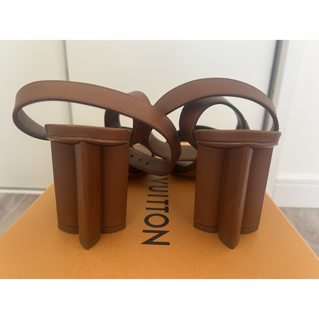 LOUIS VUITTON - ルイヴィトン🤎ྀིシルエット ライン サンダルの LOUIS VUITTON - ルイヴィトン🤎ྀིシルエット ライン サンダルの