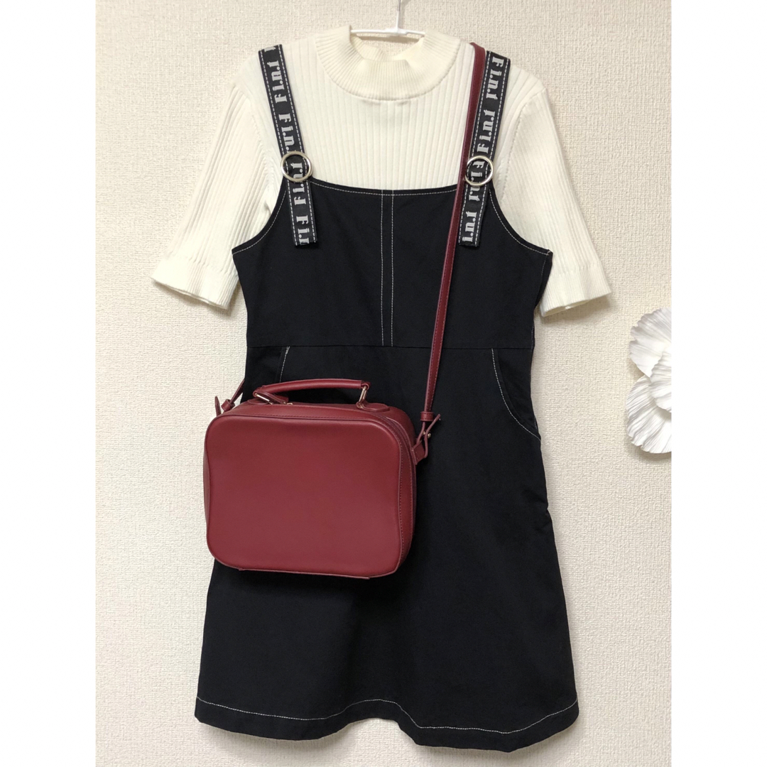 F i.n.t - フィント ロゴ肩紐 ジャンパースカート F 黒 美品の F i.n.t - フィント ロゴ肩紐 ジャンパースカート F 黒 美品の