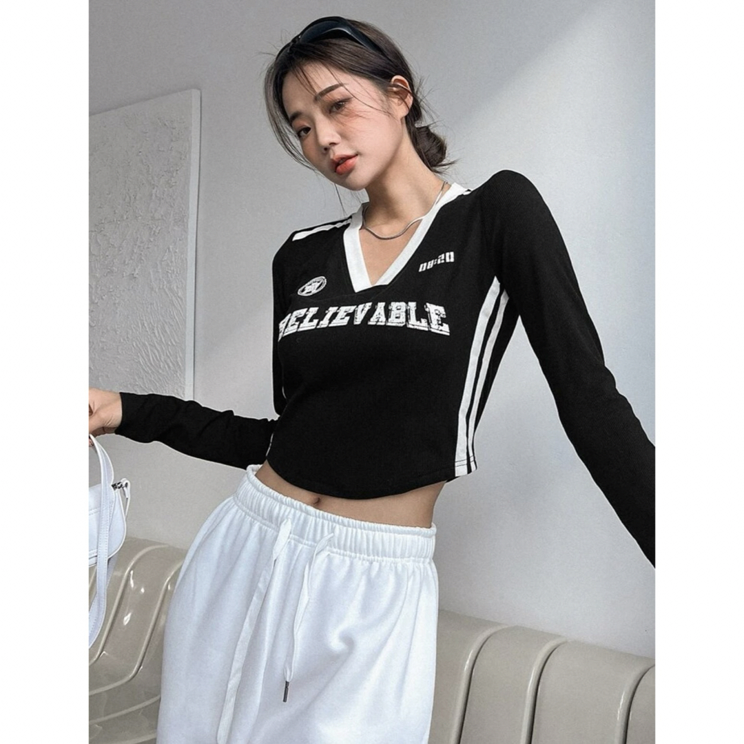 SHEIN - DAZY レターグラフィックトップス クロップド丈 SHEIN - DAZY レターグラフィックトップス クロップド丈