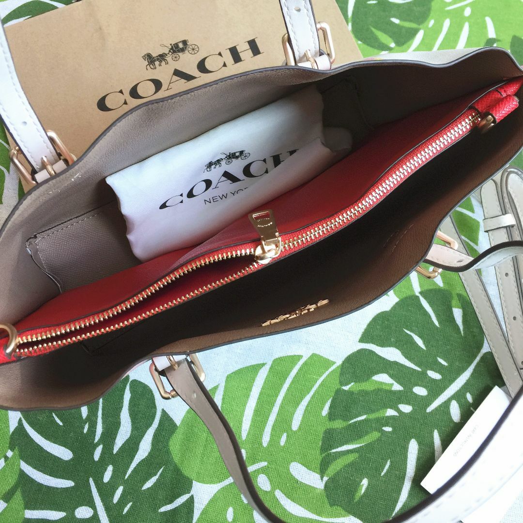 COACH - <新品>COACHバッグC8217花柄 トートバッグ COACH - <新品>COACHバッグC8217花柄 トートバッグ