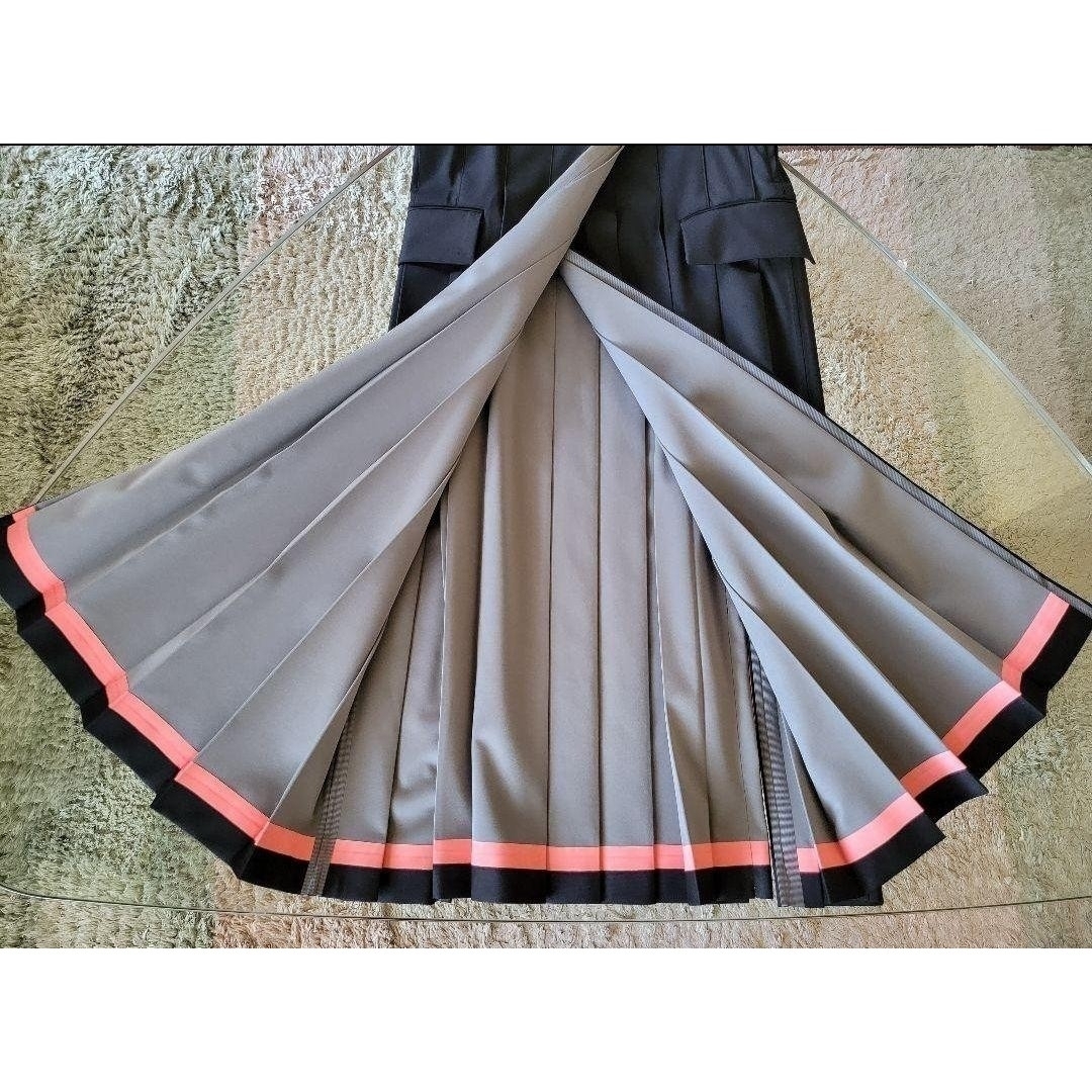 sacai - sacai ロロピアーナ 新品 297,000円 ボックスプリーツ sacai - sacai ロロピアーナ 新品 297,000円 ボックスプリーツ