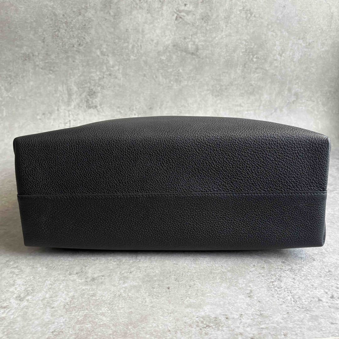 BURBERRY - 【極美品】 Burberry TBロゴ レザー トートバッグ BURBERRY - 【極美品】 Burberry TBロゴ レザー トートバッグ