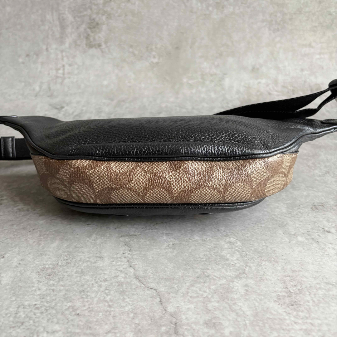 COACH - 【極美品】COACH シグネチャー ボディバッグ ショルダー COACH - 【極美品】COACH シグネチャー ボディバッグ ショルダー