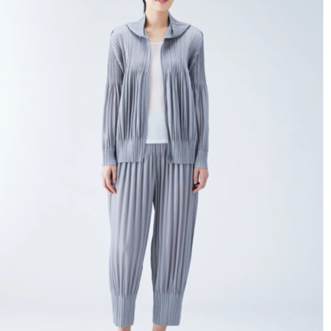 PLEATS PLEASE ISSEY MIYAKE - PLEATS PLEASE FLUFFY BASICS PLEATS PLEASE ISSEY MIYAKE - PLEATS PLEASE FLUFFY BASICS