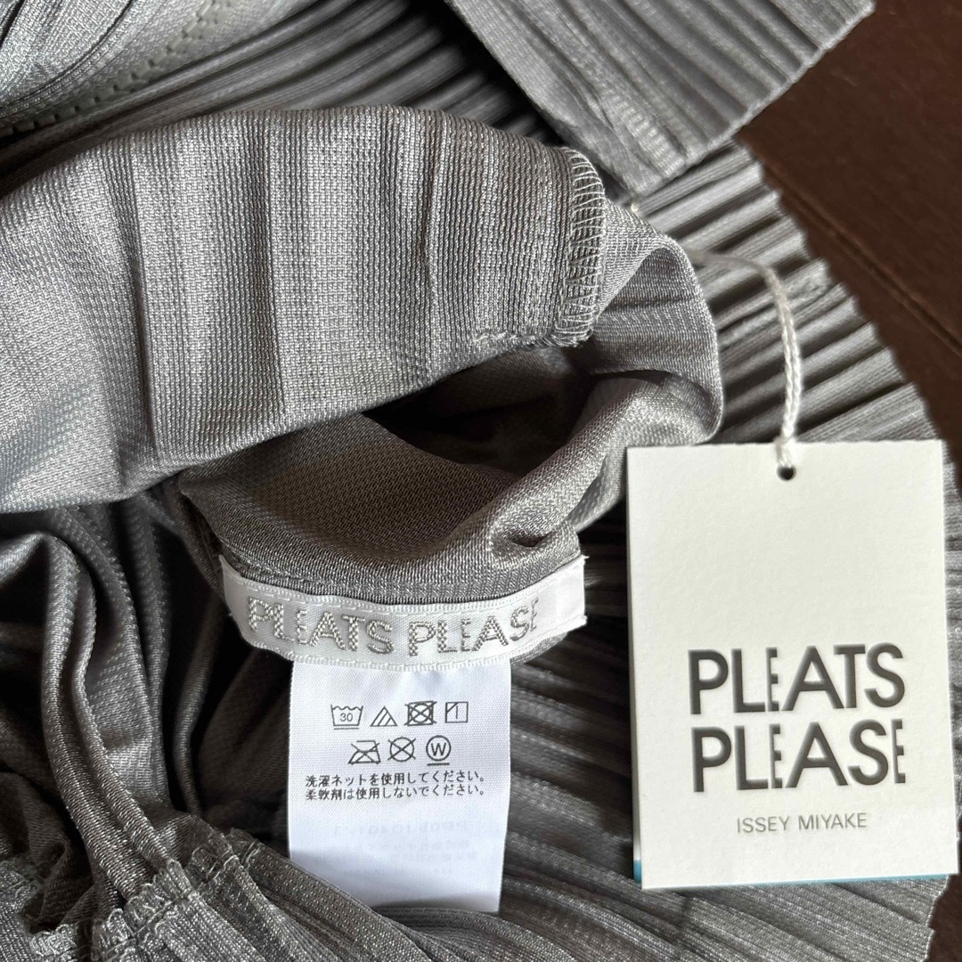 PLEATS PLEASE ISSEY MIYAKE - PLEATS PLEASE FLUFFY BASICS PLEATS PLEASE ISSEY MIYAKE - PLEATS PLEASE FLUFFY BASICS