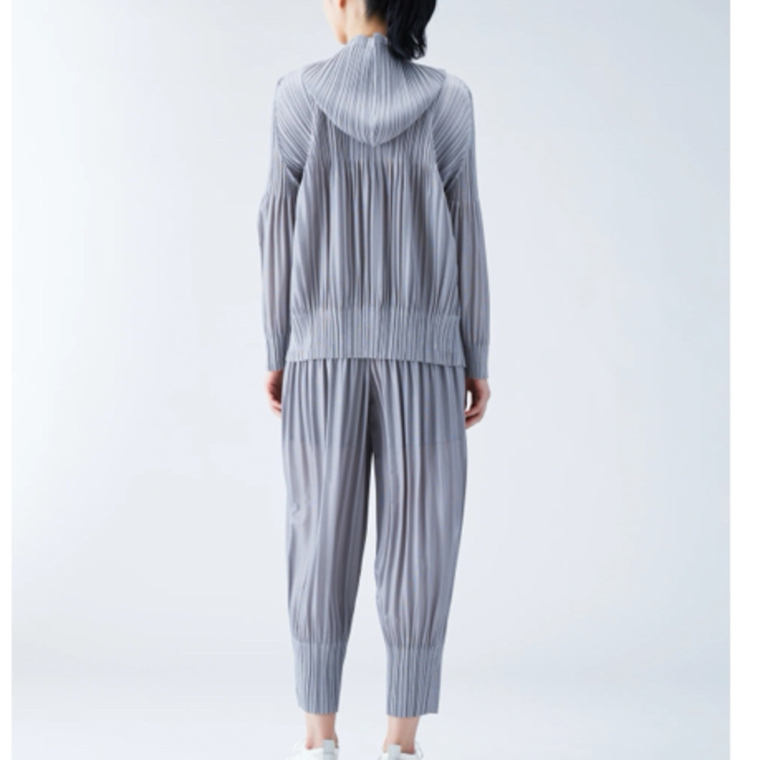 PLEATS PLEASE ISSEY MIYAKE - PLEATS PLEASE FLUFFY BASICS PLEATS PLEASE ISSEY MIYAKE - PLEATS PLEASE FLUFFY BASICS