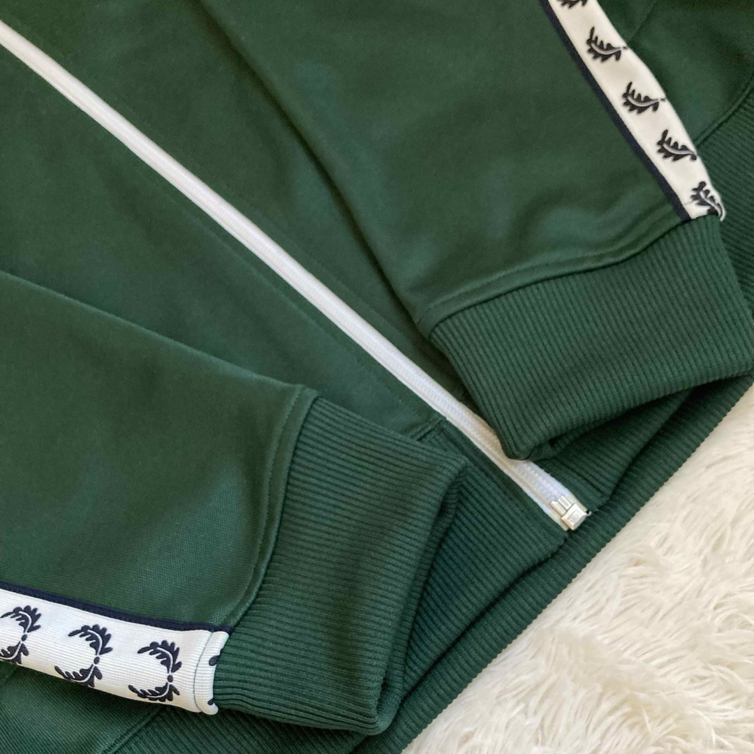 FRED PERRY - ✨月桂樹刺繍✨フレッドペリー トラックジャケット FRED PERRY - ✨月桂樹刺繍✨フレッドペリー トラックジャケット