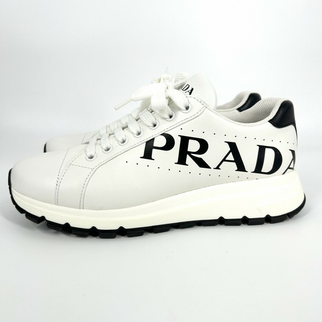 PRADA - PRADA プラダ スニーカー ロゴプリント ローカット 運動 PRADA - PRADA プラダ スニーカー ロゴプリント ローカット 運動