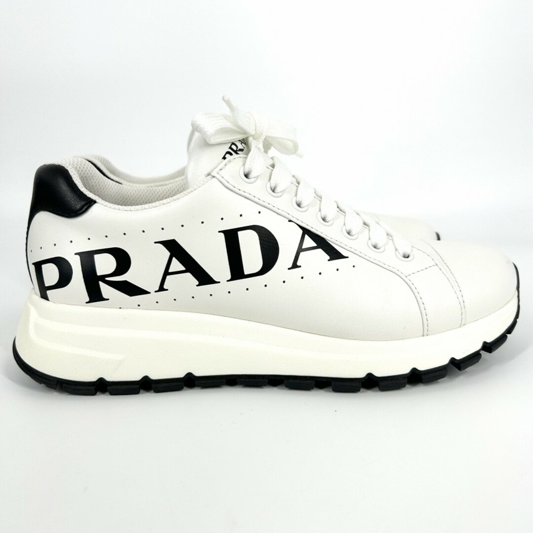 PRADA - PRADA プラダ スニーカー ロゴプリント ローカット 運動 PRADA - PRADA プラダ スニーカー ロゴプリント ローカット 運動