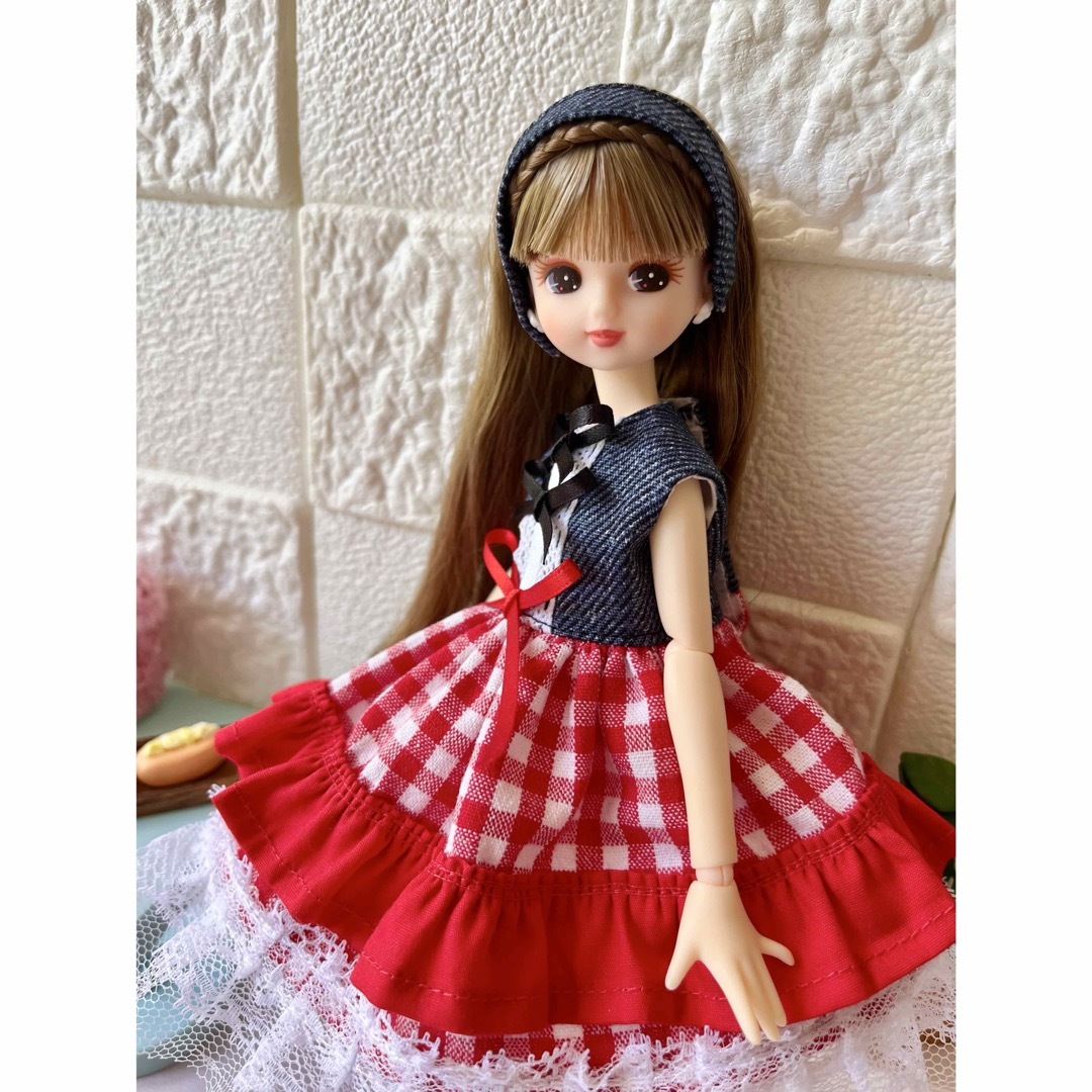 リカちゃん 服 ワンピースとヘアバンド ハンドメイド ドール服の リカちゃん 服 ワンピースとヘアバンド ハンドメイド ドール服の