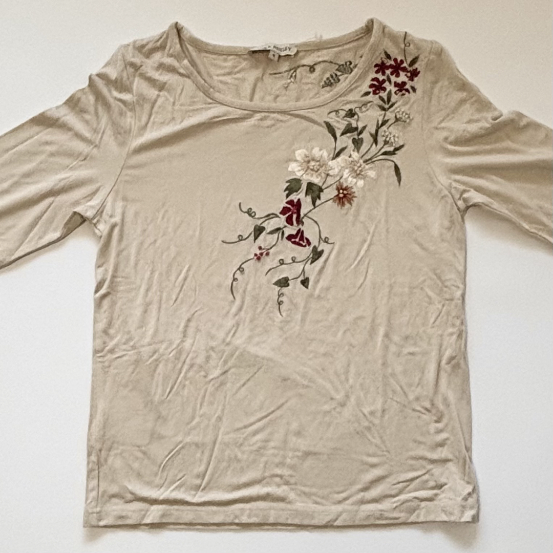 LAURA ASHLEY - 未着用 ローラアシュレイ 花柄 刺繍 トップス M LAURA ASHLEY - 未着用 ローラアシュレイ 花柄 刺繍 トップス M