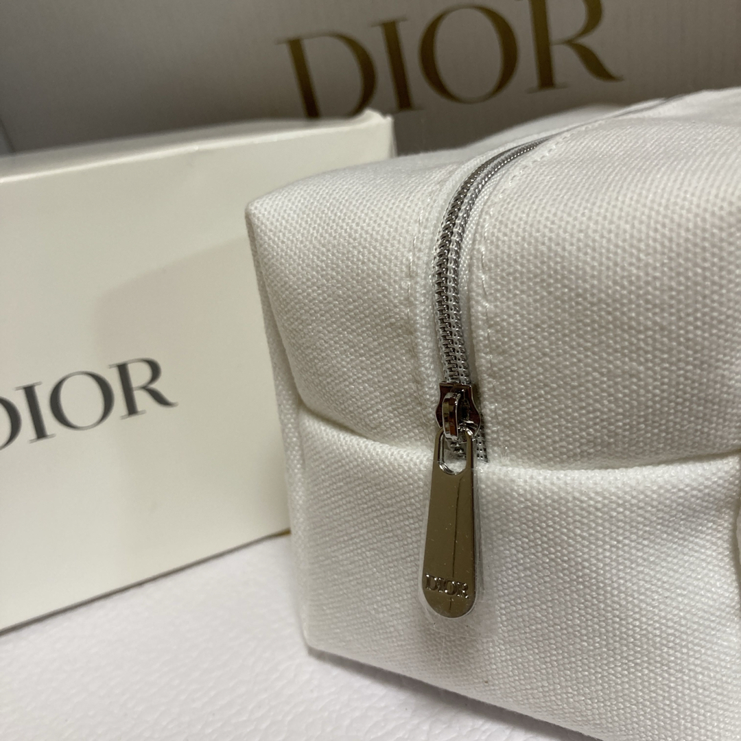 Christian Dior - Dior/Miss Dior 刺繍ロゴ✨ポーチ ホワイト Christian Dior - Dior/Miss Dior 刺繍ロゴ✨ポーチ ホワイト