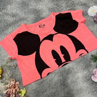 ディズニー(Disney)の【Disney】ディズニー　ショート丈カットソー　Tシャツ　プリント(Tシャツ(半袖/袖なし))
