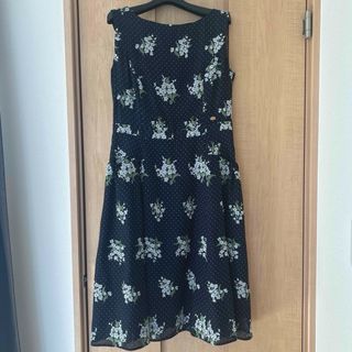 TOCCA - TOCCA RESISTED FLOWER トッカ 花柄 総刺繍 ワンピース TOCCA - TOCCA RESISTED FLOWER トッカ 花柄 総刺繍 ワンピース