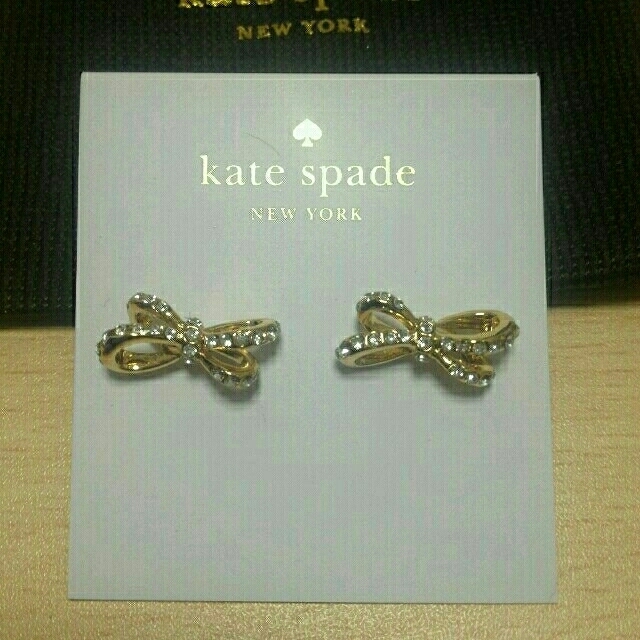 kate spade new york(ケイトスペードニューヨーク)の【新品】ケイト・スペード　ピアス　バッグ付 レディースのアクセサリー(ピアス)の商品写真