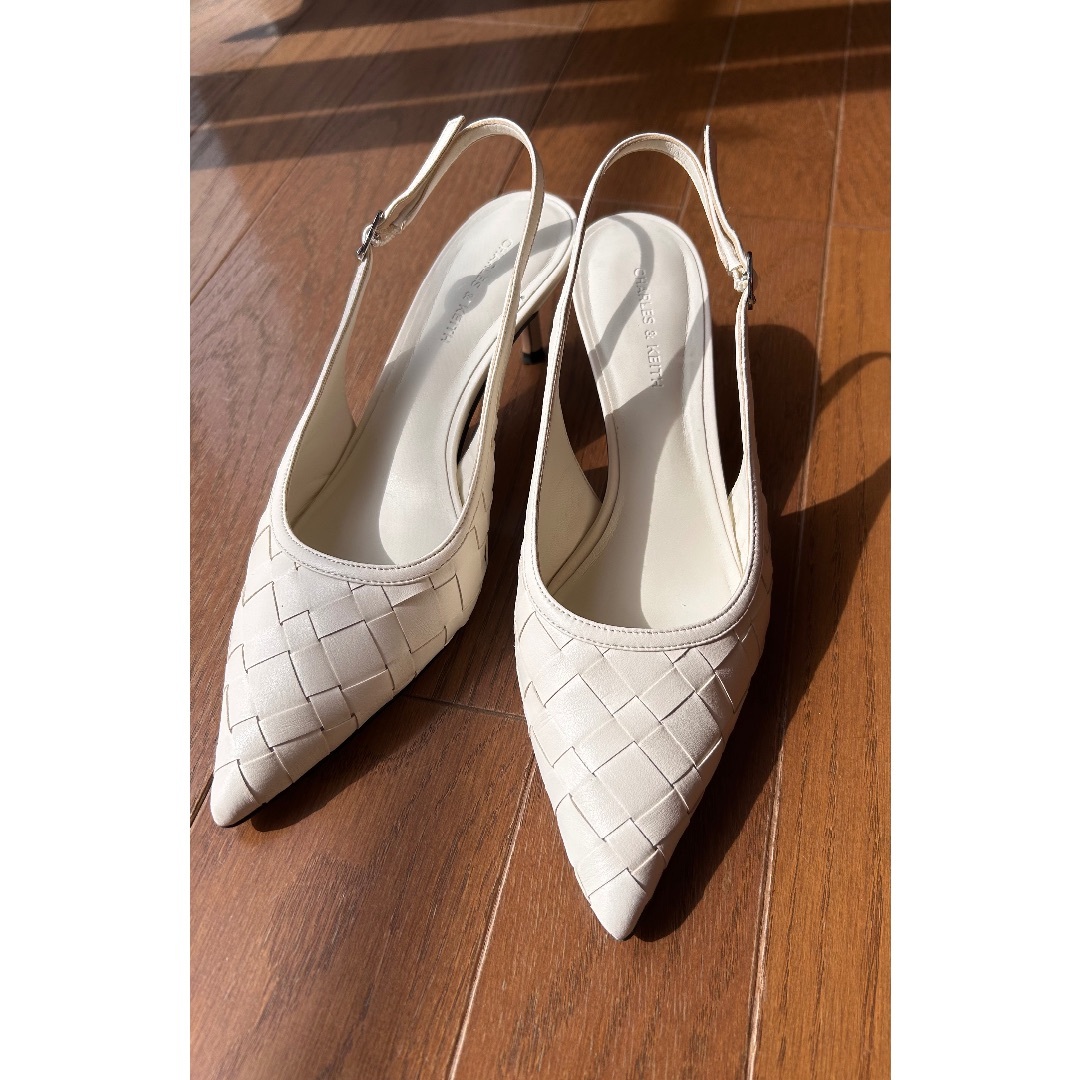 Charles and Keith - チャールズ＆キース　ウーブン ポインテッドトゥスリングバックパンプス