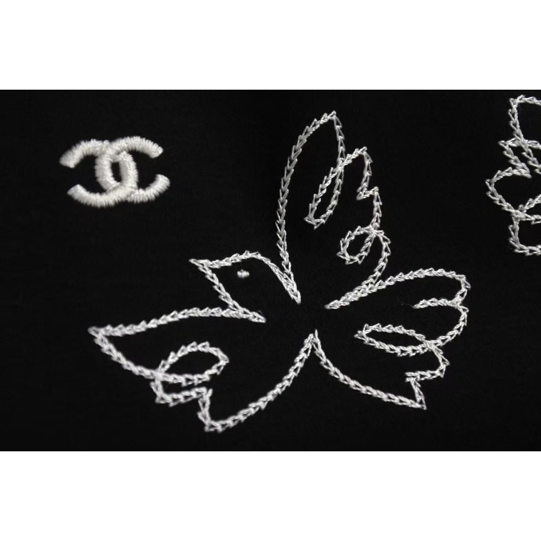 CHANEL - 極美品 CHANEL シャネル 半袖Tシャツ カットソー 刺繍 CHANEL - 極美品 CHANEL シャネル 半袖Tシャツ カットソー 刺繍