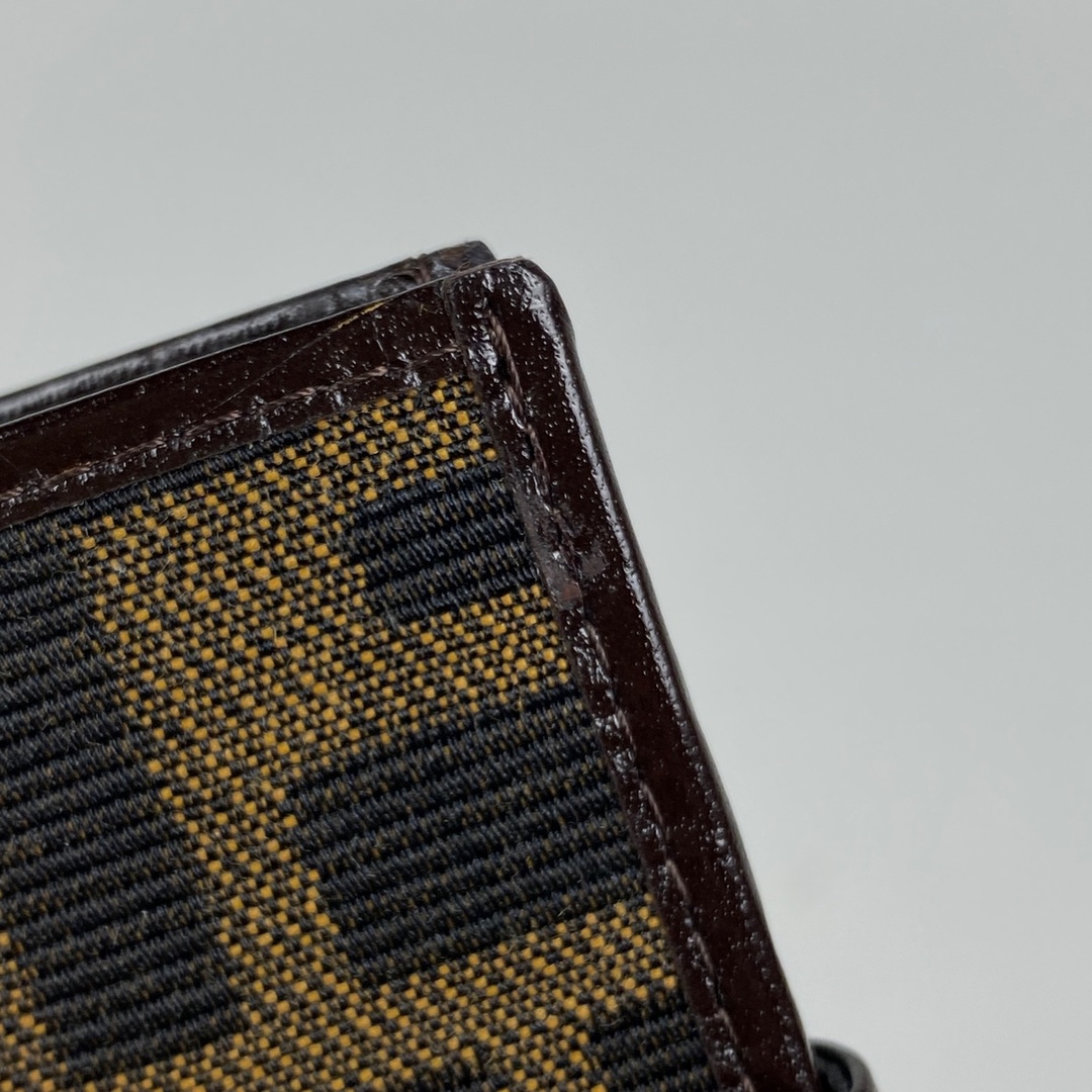 FENDI - フェンディ ズッカ柄 二つ折り 財布 レディース 【中古 FENDI - フェンディ ズッカ柄 二つ折り 財布 レディース 【中古