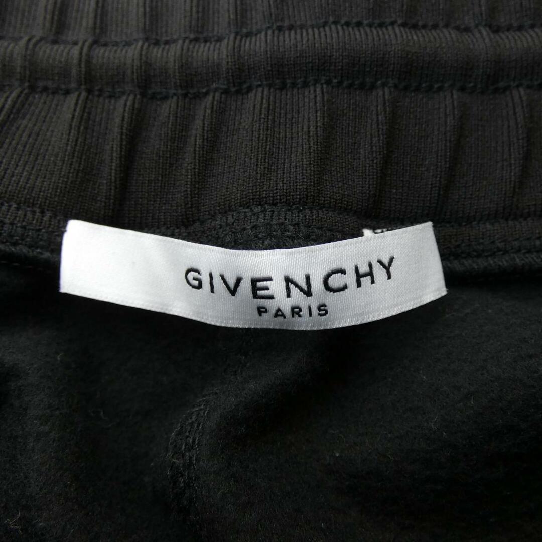 GIVENCHY - ジバンシー GIVENCHY ショートパンツの通販 by GIVENCHY - ジバンシー GIVENCHY ショートパンツの通販 by