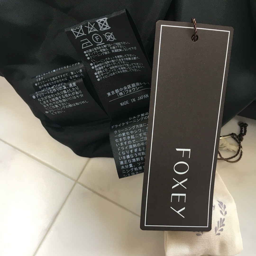 FOXEY - 新品未使用 定価18万円 FOXEY フォクシー 襟付き FOXEY - 新品未使用 定価18万円 FOXEY フォクシー 襟付き