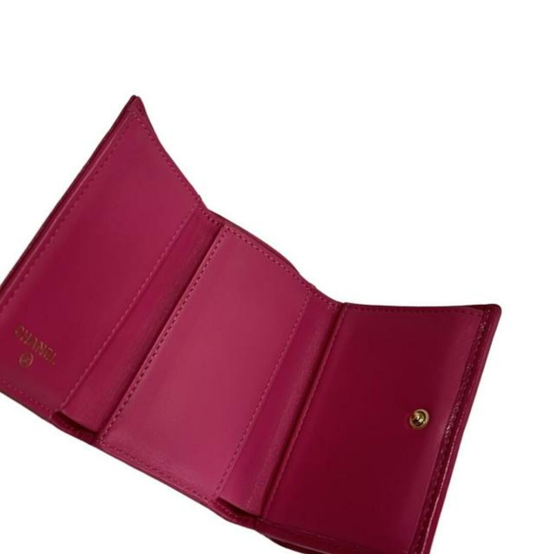 CHANEL - CHANEL(シャネル) 3つ折り財布 カメリア ピンク ココ CHANEL - CHANEL(シャネル) 3つ折り財布 カメリア ピンク ココ