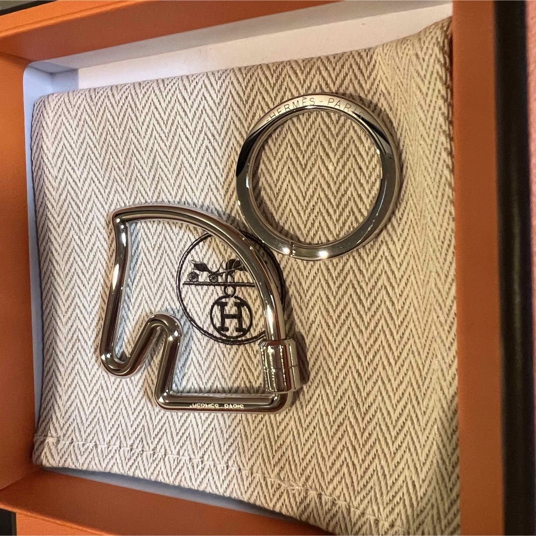 HERMES - 【新品未使用】HERMES シュバルキーリング ホース HERMES - 【新品未使用】HERMES シュバルキーリング ホース