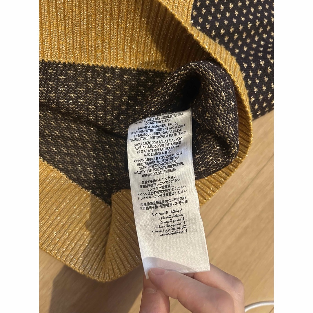 GUCCI - GUCCI GUCCYロゴ ニットセーター ブラウン/ゴールドの GUCCI - GUCCI GUCCYロゴ ニットセーター ブラウン/ゴールドの