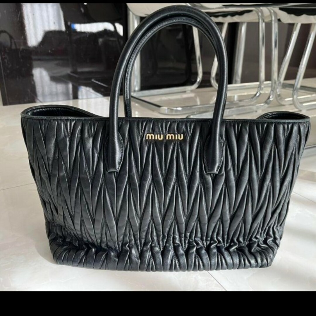 MIU MIU - MIU MIU マテラッセ 2WAYトートバッグ 人気ブラック MIU MIU - MIU MIU マテラッセ 2WAYトートバッグ 人気ブラック