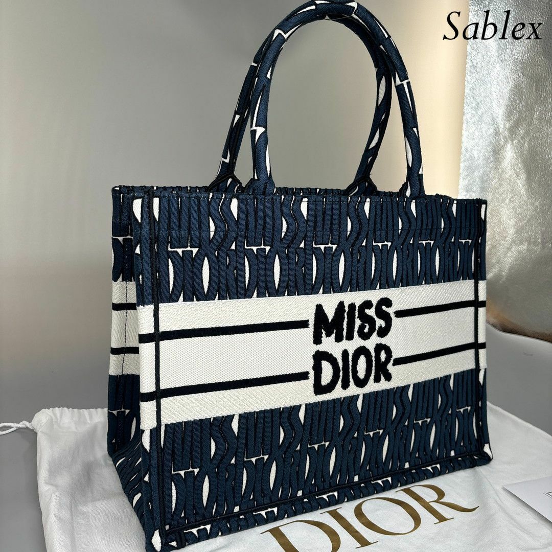 Christian Dior - 【新品未使用】クリスチャンディオール ブック Christian Dior - 【新品未使用】クリスチャンディオール ブック