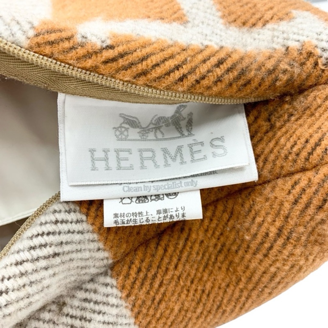 HERMES - エルメス HERMES オレンジ ベージュ ロゴ クッションの HERMES - エルメス HERMES オレンジ ベージュ ロゴ クッションの