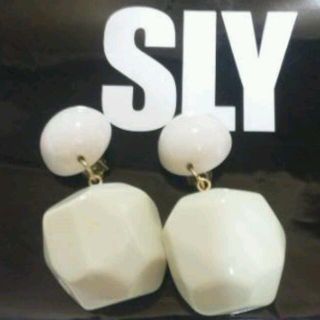 スライ(SLY)のSLY ボールイアリング(イヤリング)