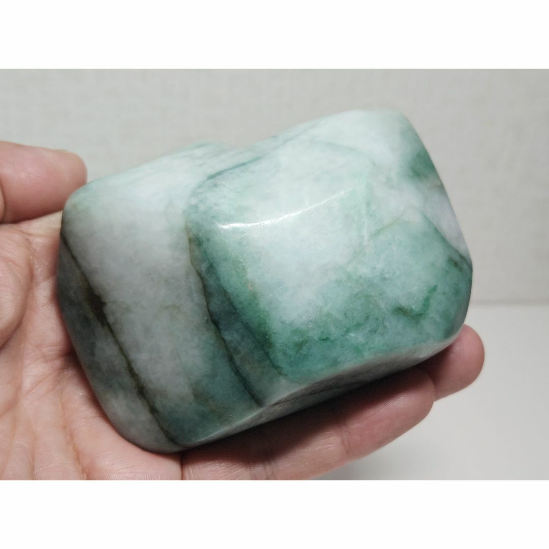 白緑 552g 翡翠 ヒスイ 原石 糸魚川 原石 鉱石 鑑賞石 自然石 誕生石