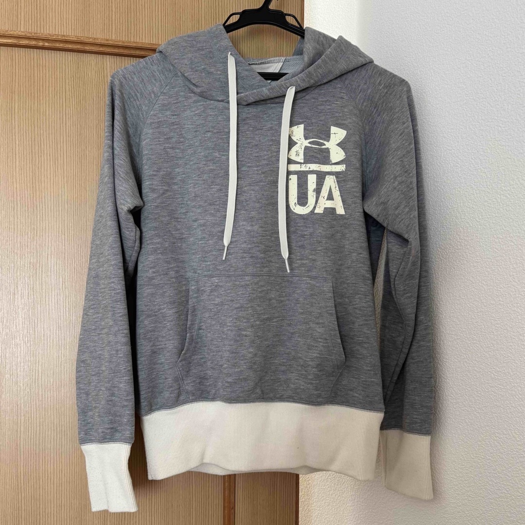 UNDER ARMOUR - 【超美品☆】UNDER ARMOUR グレー パーカー UNDER ARMOUR - 【超美品☆】UNDER ARMOUR グレー パーカー