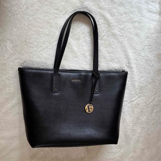 FURLA - FURLA トートバッグ スカラップ 牛革 レザー チャーム FURLA - FURLA トートバッグ スカラップ 牛革 レザー チャーム