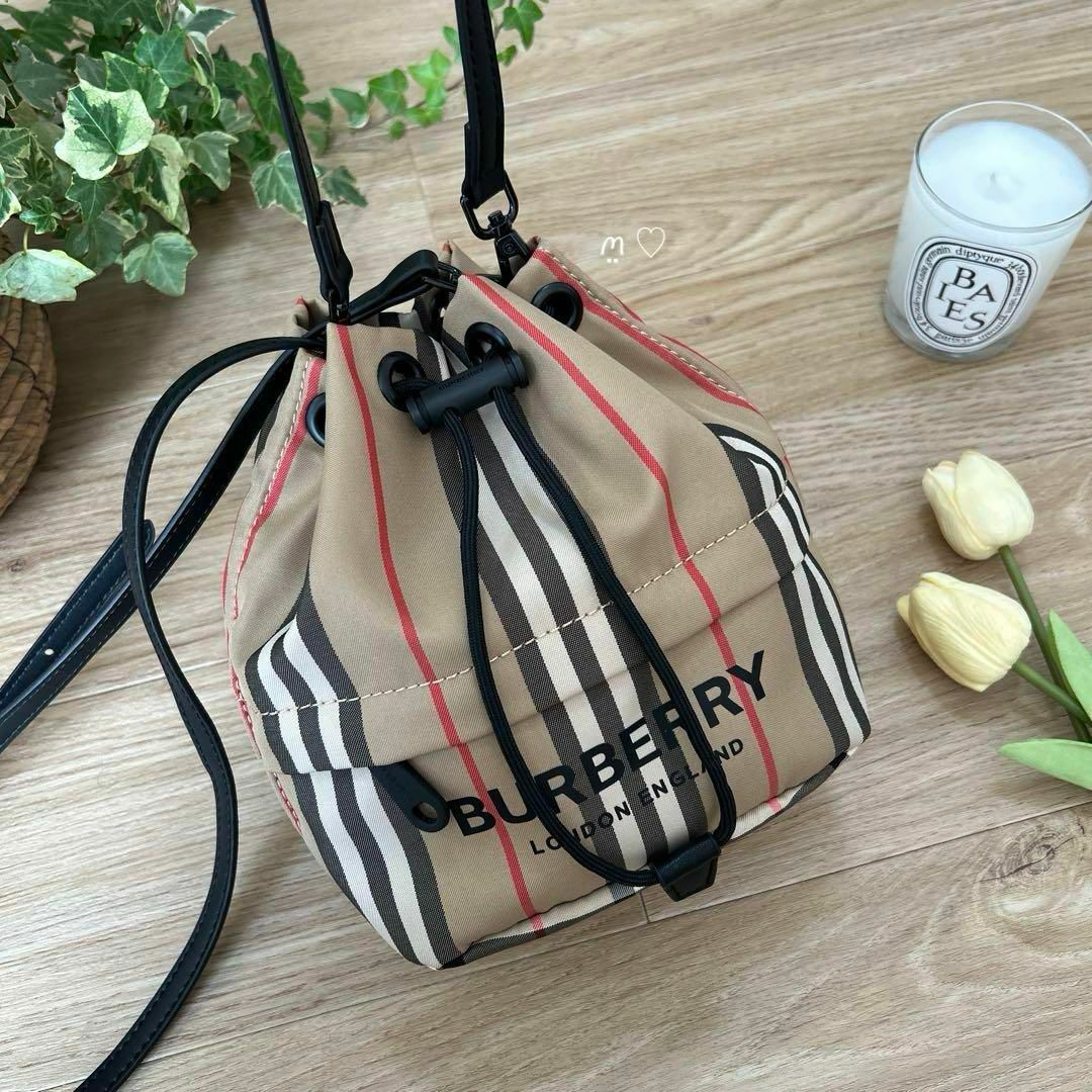 BURBERRY - バーバリー アイコンストライプドローコードポーチ BURBERRY - バーバリー アイコンストライプドローコードポーチ