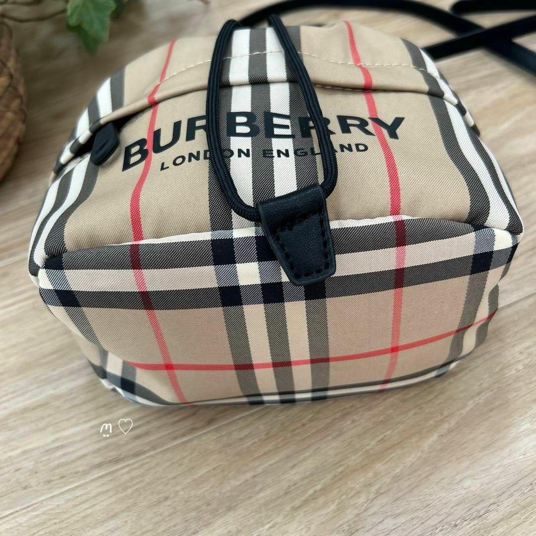 BURBERRY - バーバリー アイコンストライプドローコードポーチ BURBERRY - バーバリー アイコンストライプドローコードポーチ