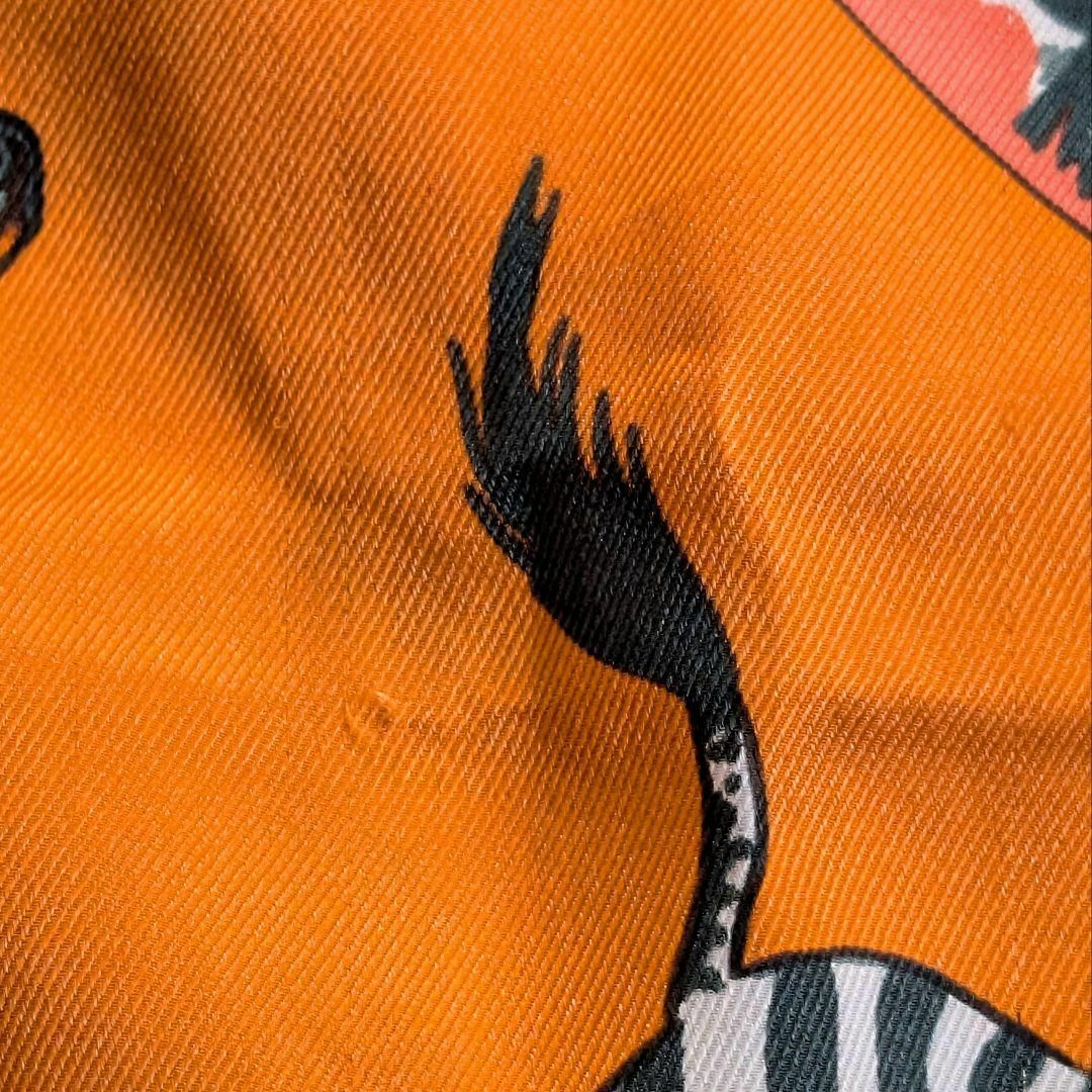 HERMES - 希少 エルメス カレ70 ゼブラ シルク オレンジ系 HERMES - 希少 エルメス カレ70 ゼブラ シルク オレンジ系