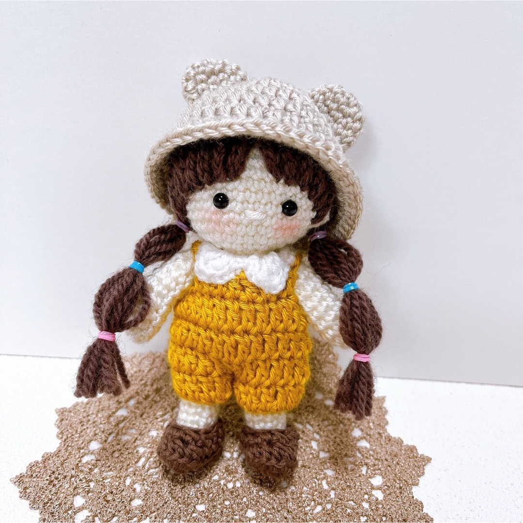 ハンドメイド】あみぐるみ 女の子 着せ替え 耳つき帽子の通販 by ハンドメイド】あみぐるみ 女の子 着せ替え 耳つき帽子の通販 by