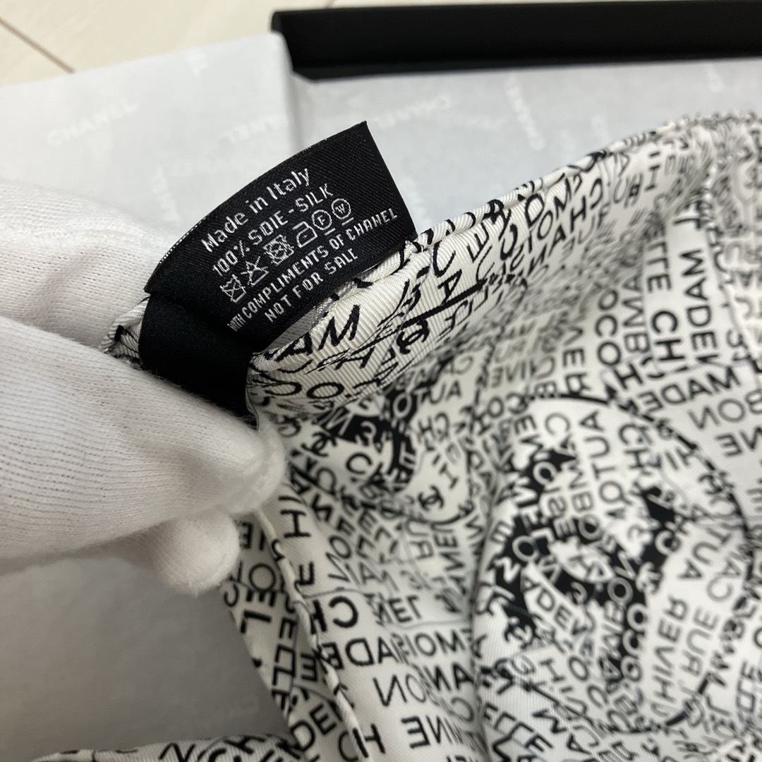 CHANEL - CHANEL 非売品モノクロロゴ スカーフ 約90cm 顧客 CHANEL - CHANEL 非売品モノクロロゴ スカーフ 約90cm 顧客