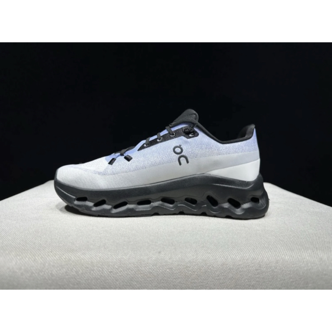 On - ON Cloudtilt(クラウドティルト)スニーカーの通販 by On - ON Cloudtilt(クラウドティルト)スニーカーの通販 by