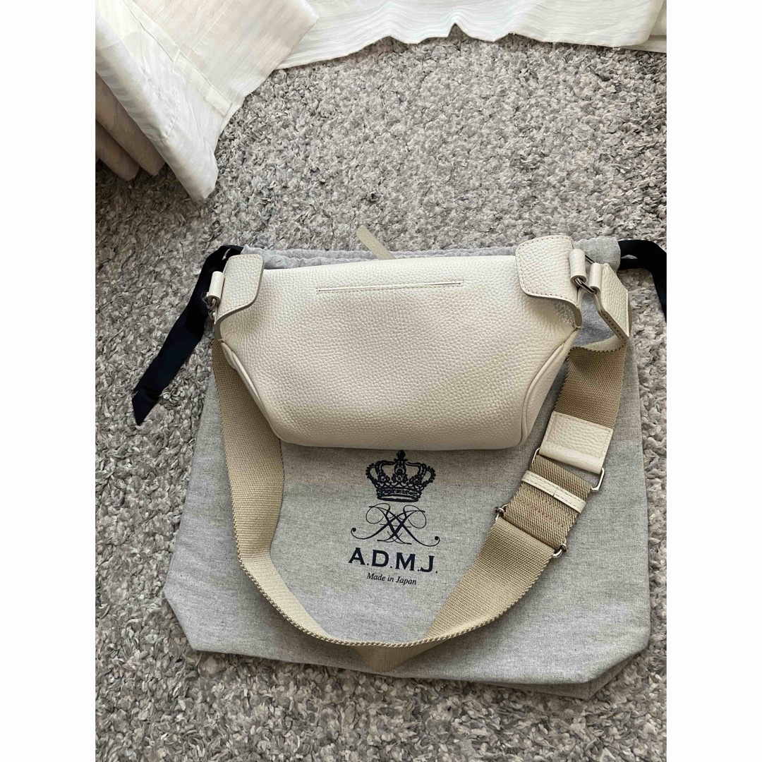 A.D.M.J. - ADMJ アイボリー レザー クロスボディバッグの通販 A.D.M.J. - ADMJ アイボリー レザー クロスボディバッグの通販