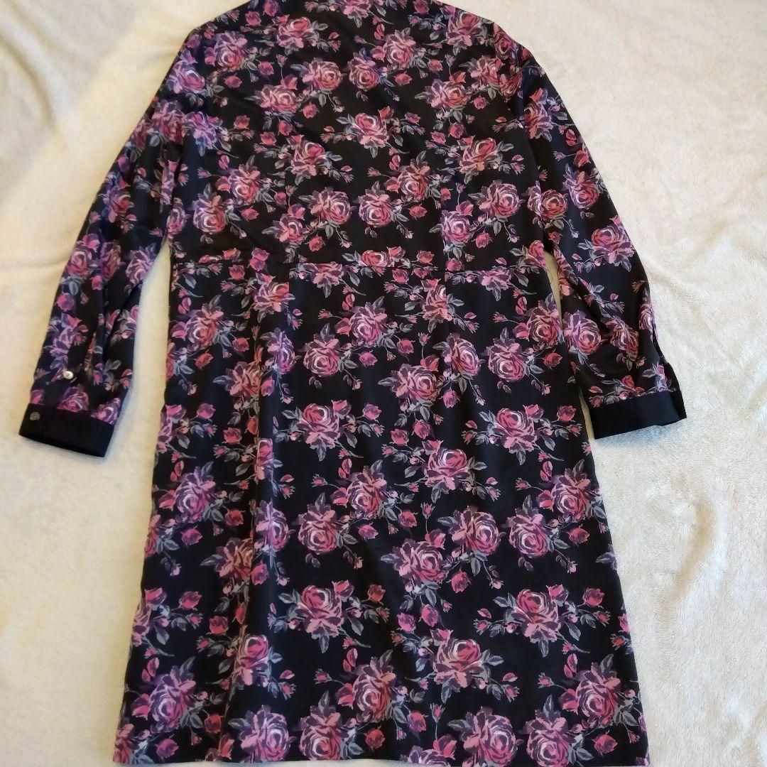 LAURA ASHLEY - ローラアシュレイ 花柄シャツワンピース バラ 黒 LAURA ASHLEY - ローラアシュレイ 花柄シャツワンピース バラ 黒