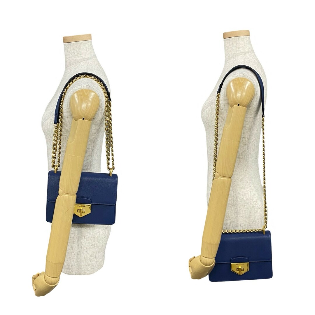 PRADA - 極 美品 PRADA プラダ ロゴ ターンロック ゴールド 金具 PRADA - 極 美品 PRADA プラダ ロゴ ターンロック ゴールド 金具