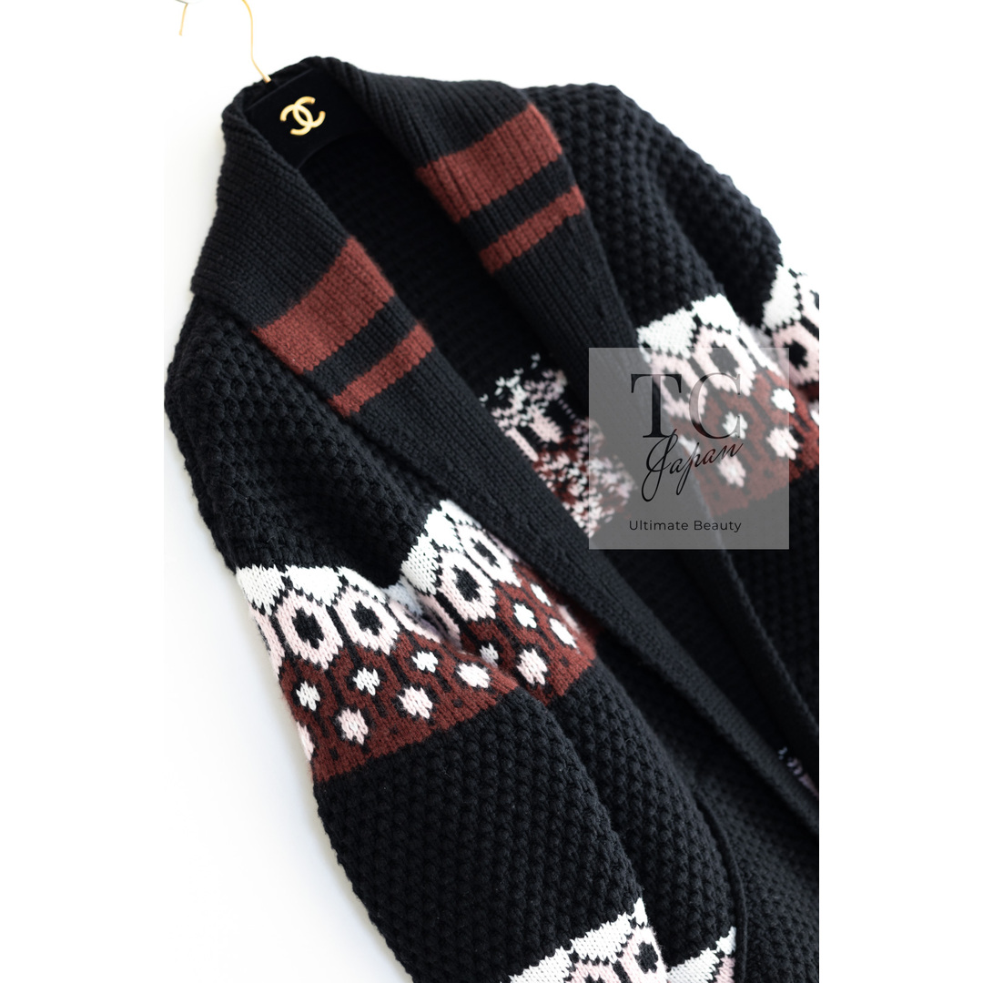 CHANEL - シャネル カーディガン 2024 CHANEL ブラック ふわふわ CHANEL - シャネル カーディガン 2024 CHANEL ブラック ふわふわ