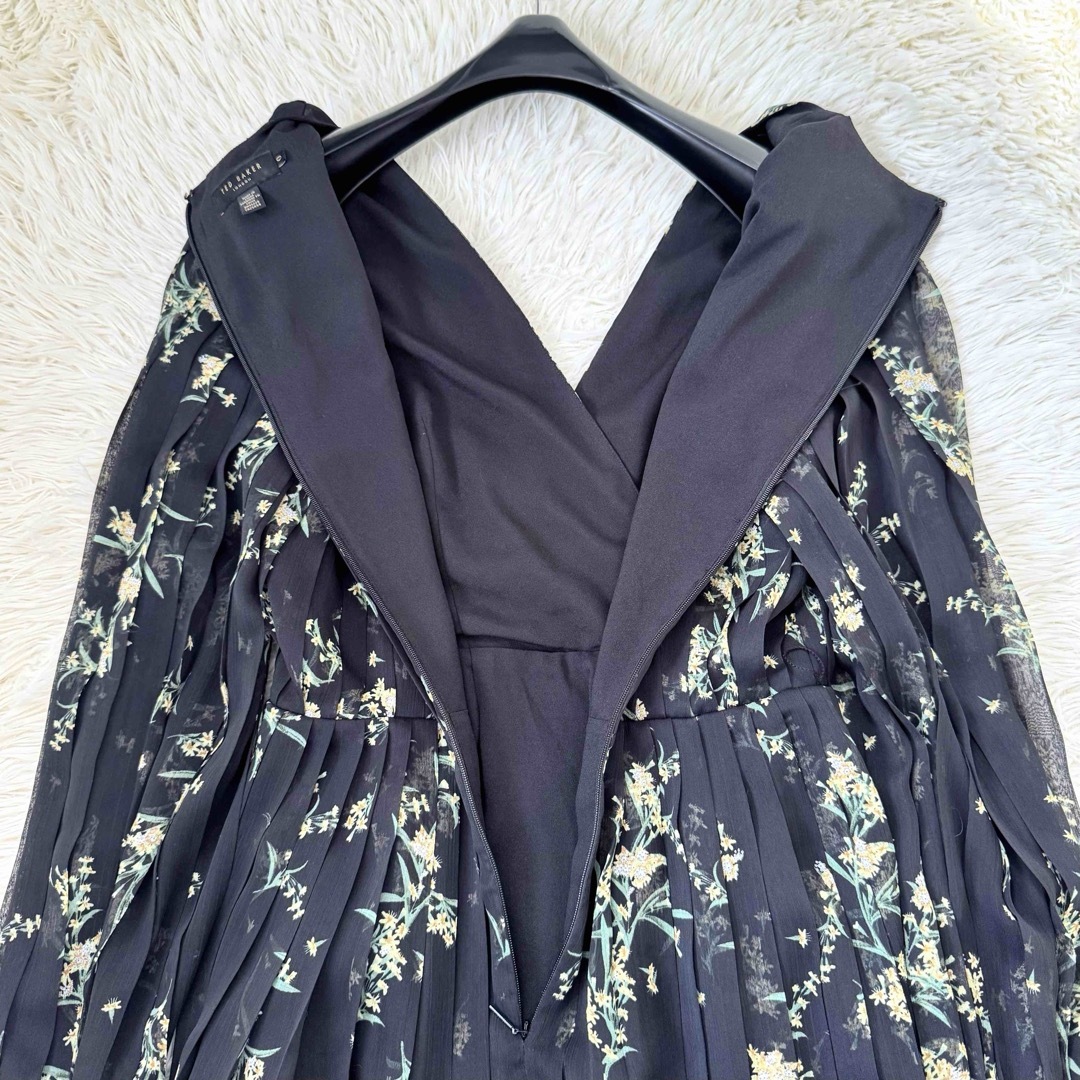 TED BAKER - テッドベイカー 花柄 カシュクール プリーツ TED BAKER - テッドベイカー 花柄 カシュクール プリーツ