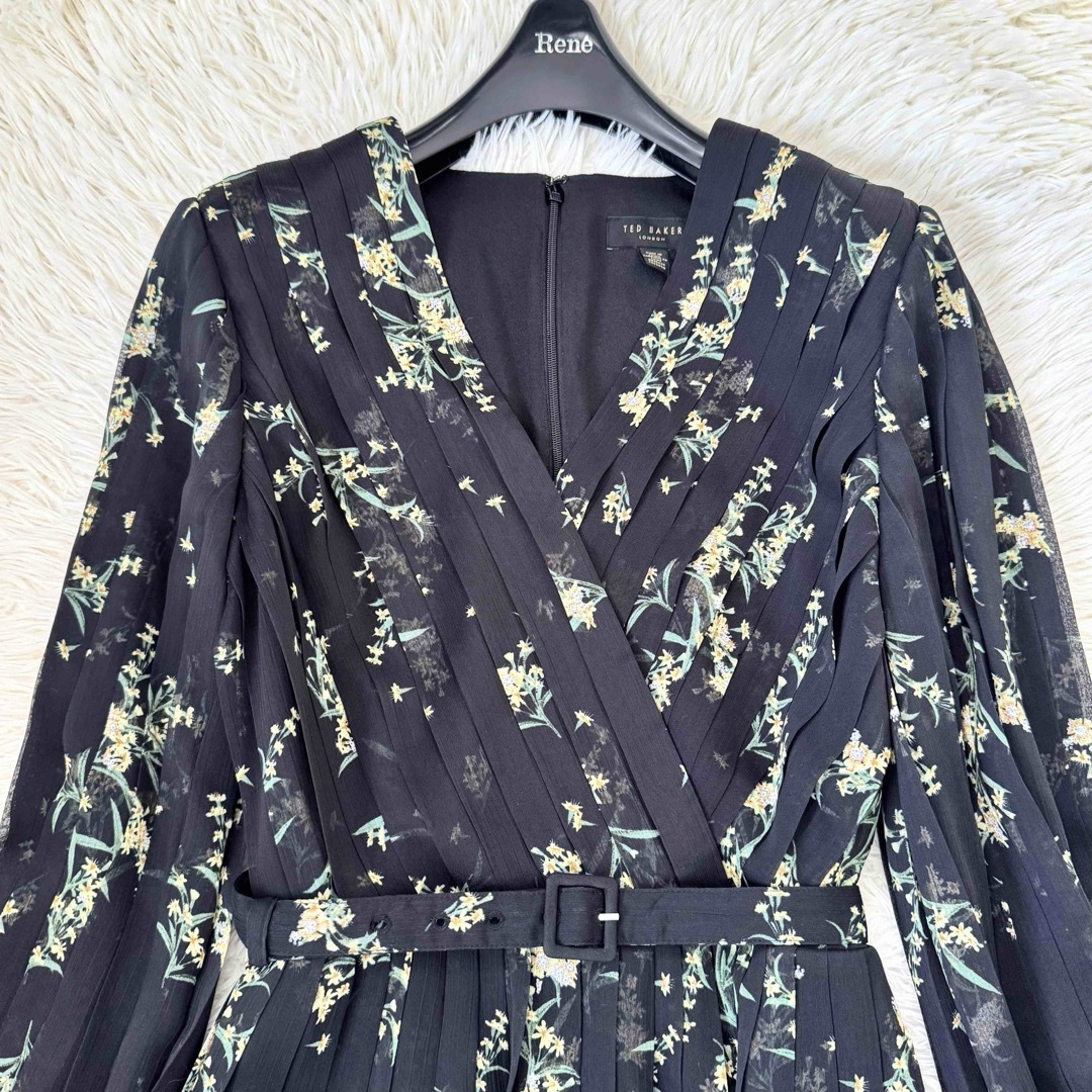 TED BAKER - テッドベイカー 花柄 カシュクール プリーツ TED BAKER - テッドベイカー 花柄 カシュクール プリーツ