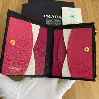 PRADA - 新品同様 極美品 PRADA プラダ 1ML050 二つ折り財布 PRADA - 新品同様 極美品 PRADA プラダ 1ML050 二つ折り財布