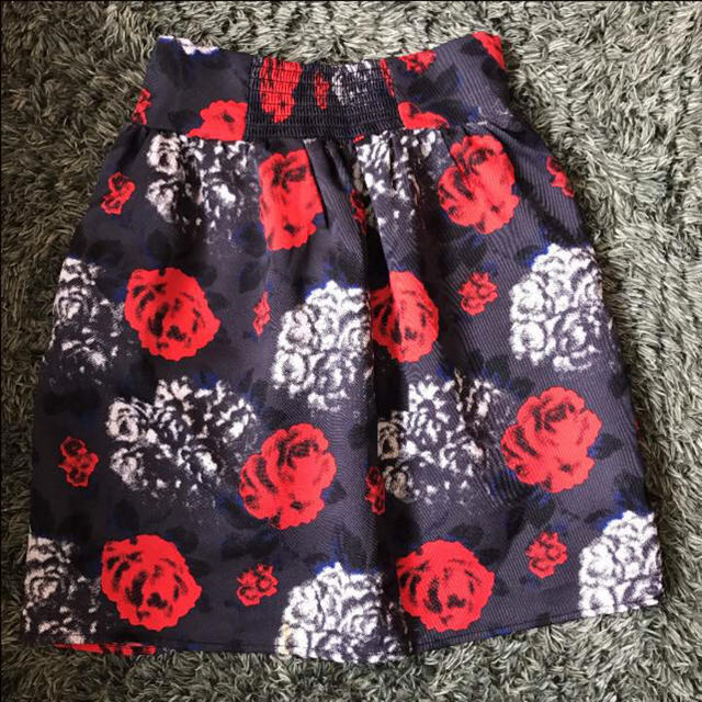 LDS(エルディーエス)のLDS バラ柄ハイウエストスカート 薔薇 レディースのスカート(ミニスカート)の商品写真