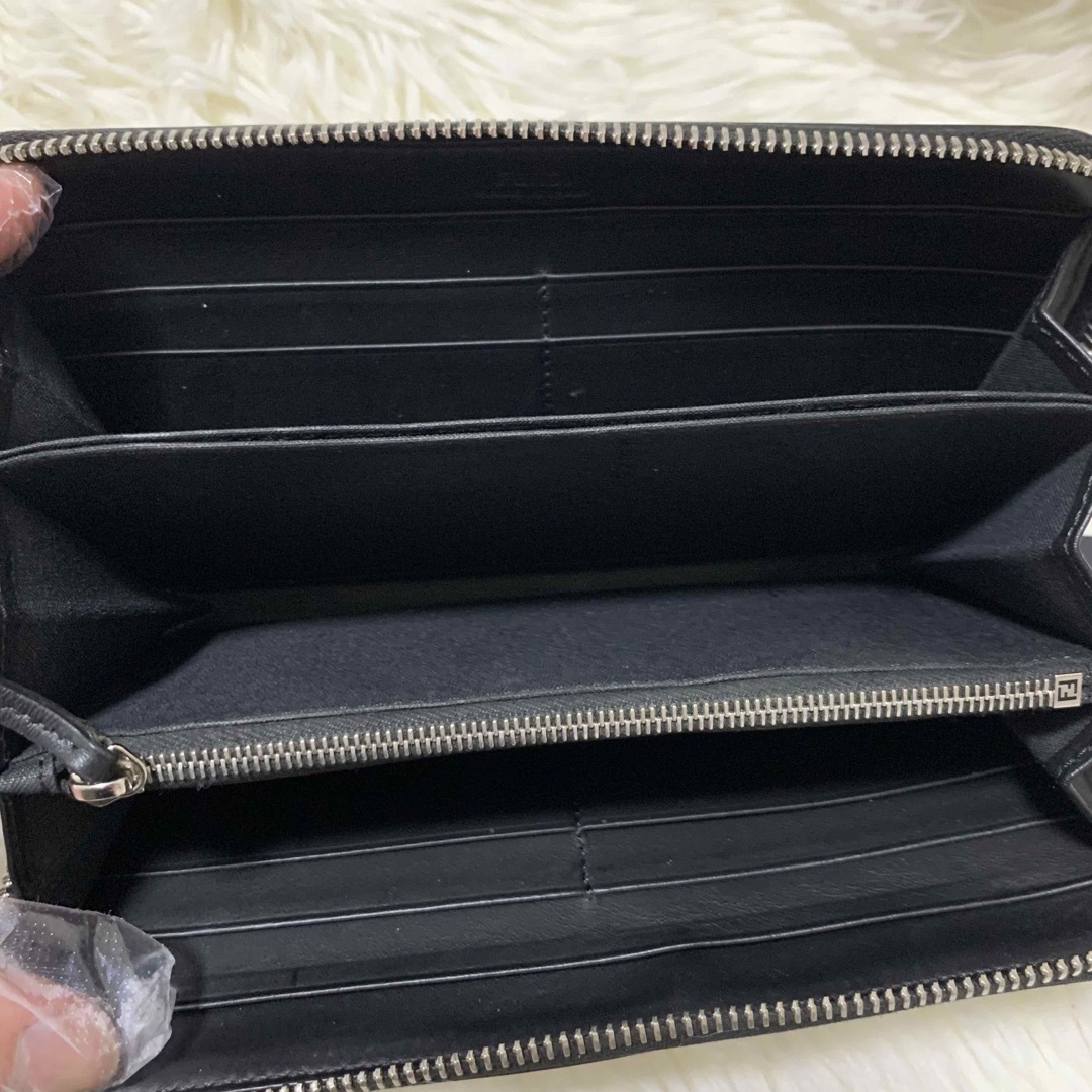 FENDI - FENDI ROMA フェンディ 長財布 ロゴ型押し ビックロゴ FENDI - FENDI ROMA フェンディ 長財布 ロゴ型押し ビックロゴ